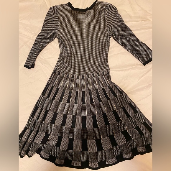 Black and white sweater dress - Picture 2 of 6